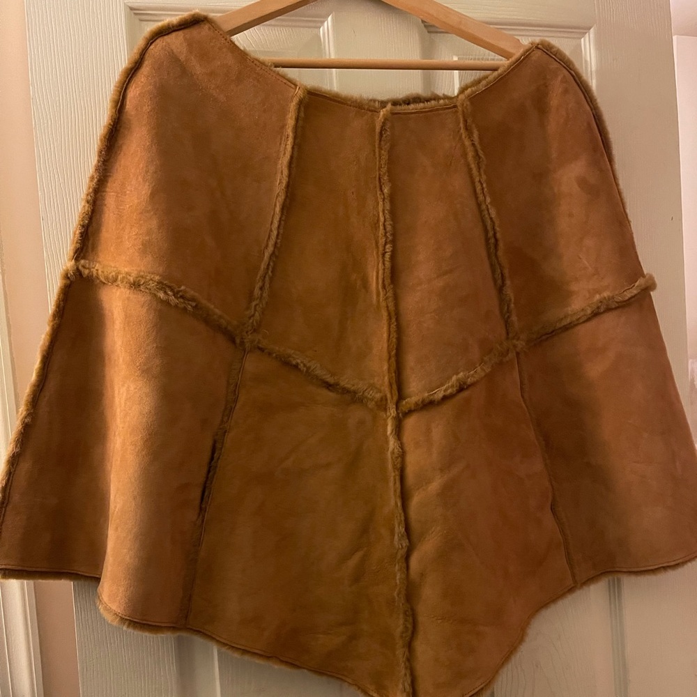 Authentic Ugg Cape sz M-L Chestnut w/front pockets